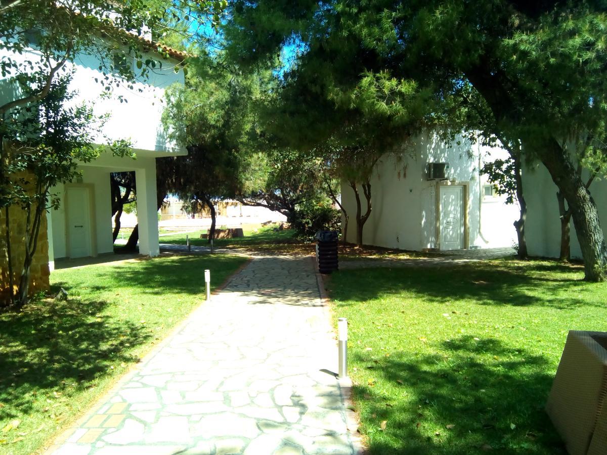 Marzi Beach And Bungalows Hotel Kokkonion Exterior photo
